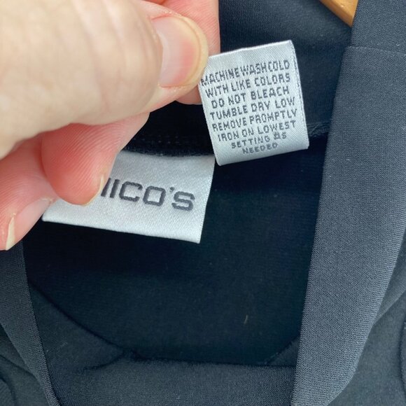 Chicos Top Womens 2 US Large Black Mock Neck Sleeveless Ruffled Front Stretch - Picture 6 of 9